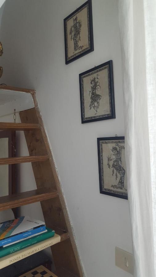 ホテル La Casa Sugli Archi ポンツァ エクステリア 写真